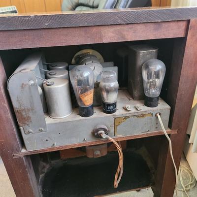 Antique Philco Cabinet Tube Radio Working