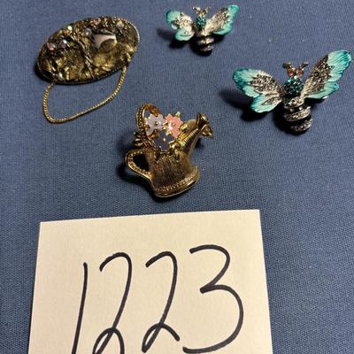 Brooch Lot