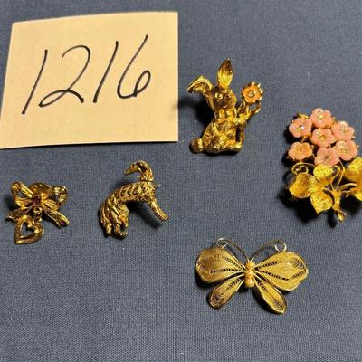 Brooch Lot