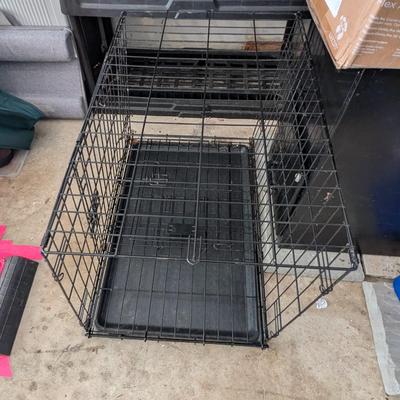 29 1/2" x 19" x 21" Metal Dog Crate (G)