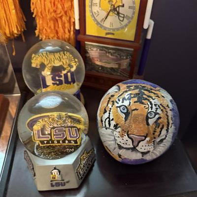 LSU paraphernalia