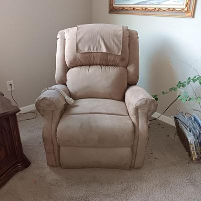 MICROFIBER POWER LIFT RECLINING CHAIR IN VERY GOOD CONDITION