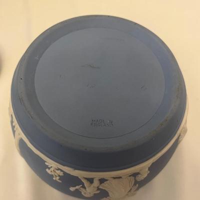 Wedgwood English China - Biscuit Barrel & Plates(O-MG)