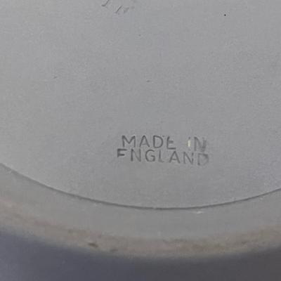 Wedgwood English China - Biscuit Barrel & Plates(O-MG)