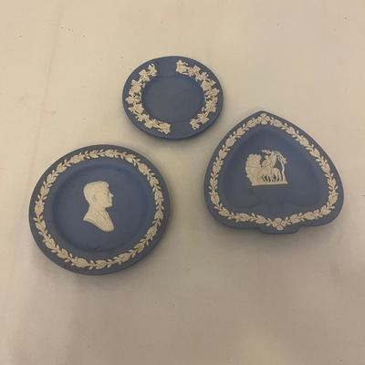 Wedgwood English China - Biscuit Barrel & Plates(O-MG)