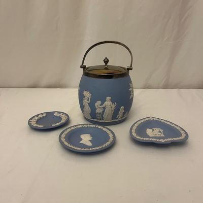 Wedgwood English China - Biscuit Barrel & Plates(O-MG)