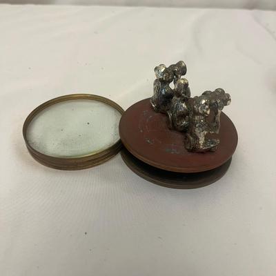 Glass Vortex & Two Magnifying Glasses (O-MG)