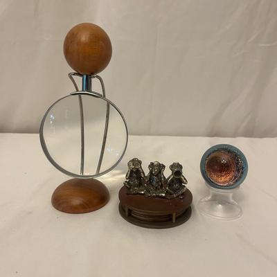 Glass Vortex & Two Magnifying Glasses (O-MG)