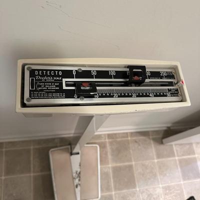 Vintage Detecto Doctor's Scale - works! (U)