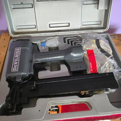 Pnuematic nail gun