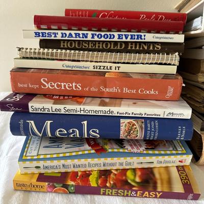 2 Boxes of Cookbooks & Recipe/Cooking Magazines (K)