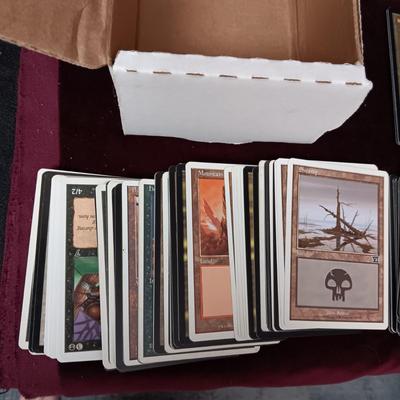 MANY MAGIC TRADING CARDS