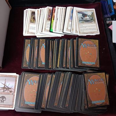 MANY MAGIC TRADING CARDS