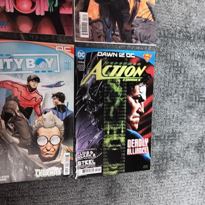 VARIETY OF COMIC BOOKS (3)