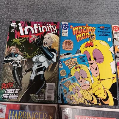 VARIETY OF COMIC BOOKS (5)