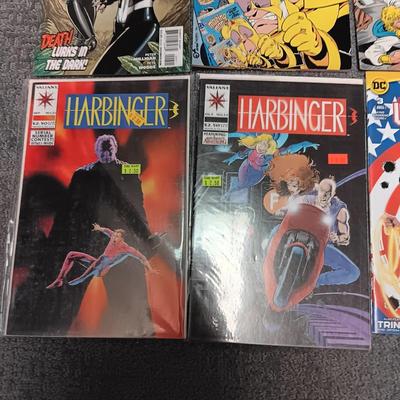 VARIETY OF COMIC BOOKS (5)