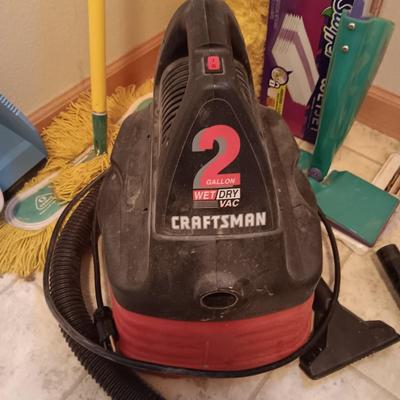 CRAFTSMAN 2 GALLON SHOP VAC AND FLOOR CLEANING TOOLS