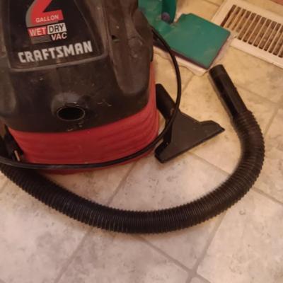 CRAFTSMAN 2 GALLON SHOP VAC AND FLOOR CLEANING TOOLS