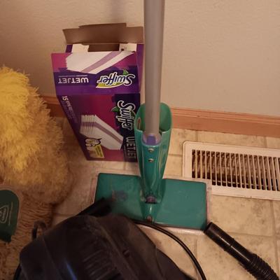 CRAFTSMAN 2 GALLON SHOP VAC AND FLOOR CLEANING TOOLS