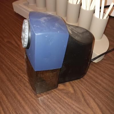 ARTIST'S COLORED PENCILS, ORGANIZER AND A VERY NICE ELECTRIC PENCIL SHARPENER