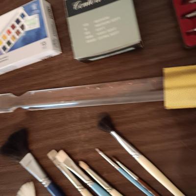 ART SUPPLIES AND 2 DIFFERENT ARTISTS MAGAZINES