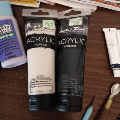 ART SUPPLIES AND THE INTERNATIONAL ARTIST MAGAZINES