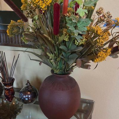 Sale Photo Thumbnail #64: Glass Entry table - 30” tall, 15” deep, 35” wide
Mirror - 29 3/4” x 22”
Plants
Vase
Art
