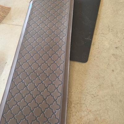 Sale Photo Thumbnail #71: 2 padded kitchen rugs
Utility room
4 different size green & pink
2 other brown tone rugs