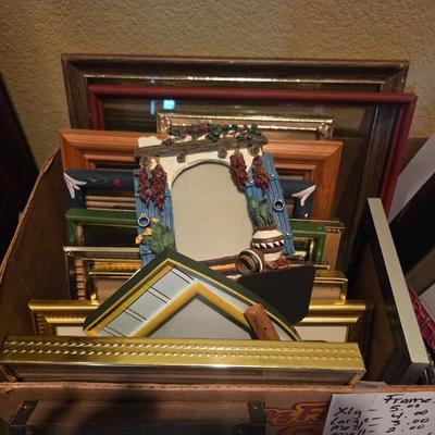 Sale Photo Thumbnail #84: Frames
Gift bags
Desk included
48x20x30