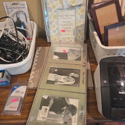 Sale Photo Thumbnail #81: Frames
Gift bags
Desk included
48x20x30