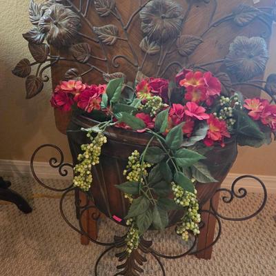 Sale Photo Thumbnail #119: Round table - 27”, 29” tall, 
3 wood tv trays