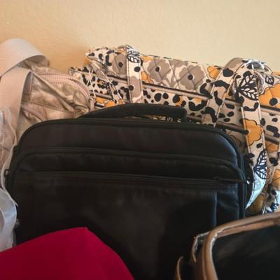Sale Photo Thumbnail #173: Vera Bradley
Travel-on
Lug scoop
Kipling
Insulated lunch bag

Chest of drawers not included