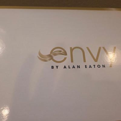 Sale Photo Thumbnail #184: Wigs for every woman
Hairdo - by hairuwear 
Envy by Alan Keaton 
Brand new, different lengths