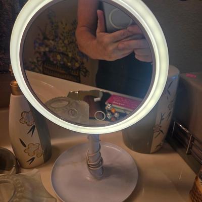 Sale Photo Thumbnail #200: Lighted mirror - 3 shades
Fan with 3 speeds