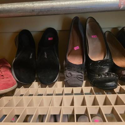 Sale Photo Thumbnail #247: Size 6
Clarkes
Algeria
Comforting

Shelf not included