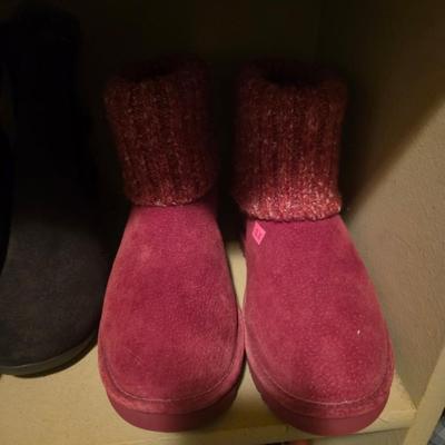 Sale Photo Thumbnail #262: Size 7
Marc fisher boots brand new
Sketchers
Bear track boots
Iam boots
Keds