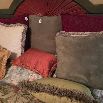 Sale Photo Thumbnail #267: Comforters
Pillows
2 queen comforter sets
11 pillows