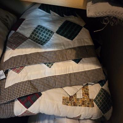 Sale Photo Thumbnail #325: Flannel sheets - queen
Blankets
Comforter set
Mattress cover
Pillowcases
Large bed size wedge pillow