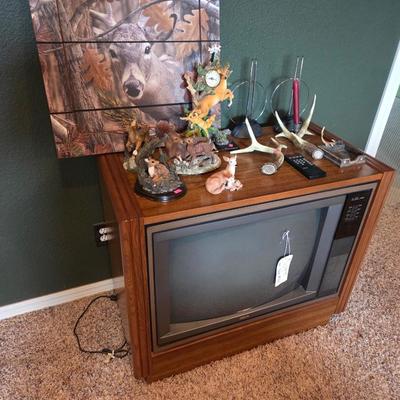 Sale Photo Thumbnail #331: Tv - rca xl 100, 25” screen, 34 1/2” wide, 29 3/4” tall