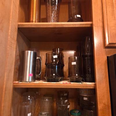 Sale Photo Thumbnail #371: Cookbooks 
Coffee cups 
Glasses