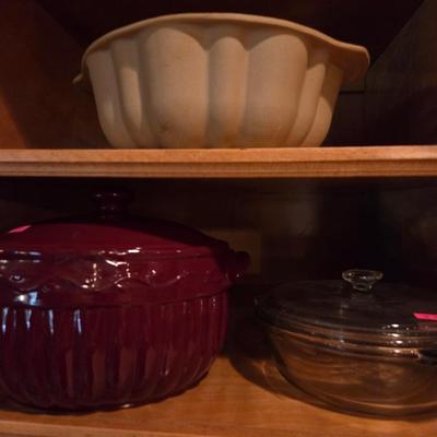 Sale Photo Thumbnail #403: Pampered chef Bundt pan
Corning ware
26 piece sierrastone dishes set

Other glassware