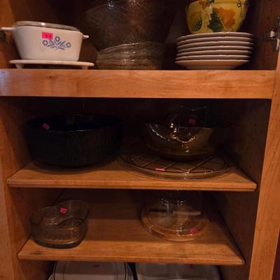 Sale Photo Thumbnail #406: Pampered chef Bundt pan
Corning ware
26 piece sierrastone dishes set

Other glassware