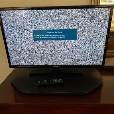 Samsung 32" Flat Screen Tv and Swivel Stand (B1)