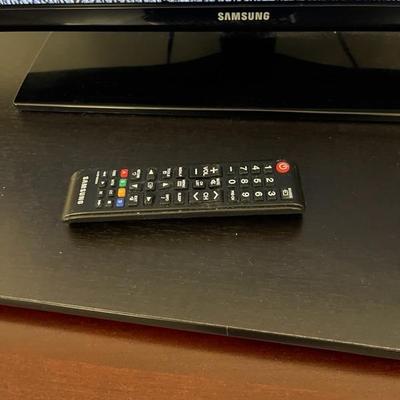 Samsung 32" Flat Screen Tv and Swivel Stand (B1)