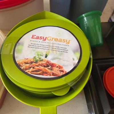 Sale Photo Thumbnail #434: Tupperware 
Cake ruffle
Large cupcake stand
Misc other plastic