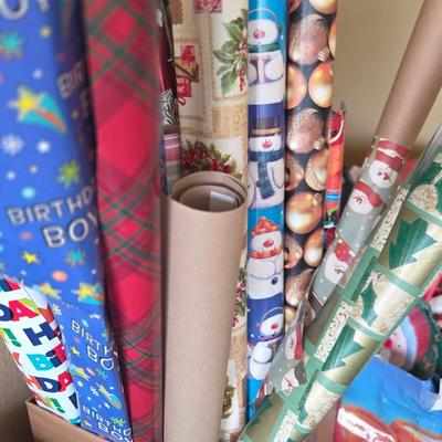 Sale Photo Thumbnail #487: Christmas tree
Lights
Wrapping paper
Misc small items
