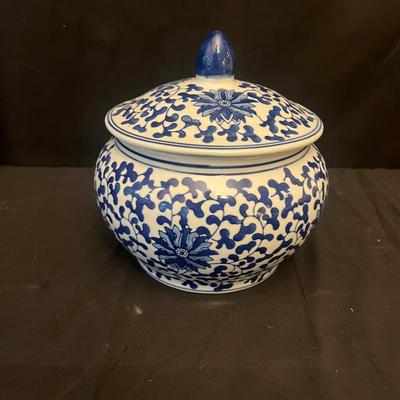Blue & White Floral Design Dishes (K-MG)