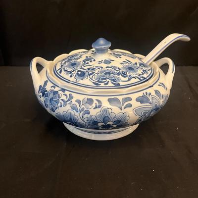 Blue & White Floral Design Dishes (K-MG)
