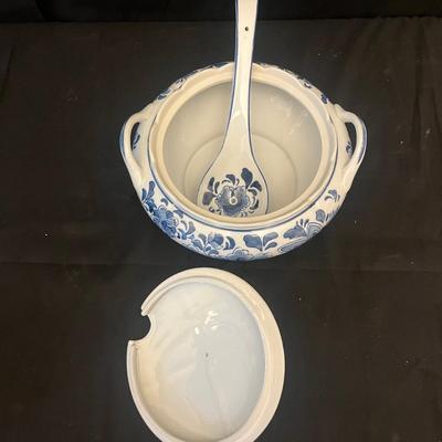 Blue & White Floral Design Dishes (K-MG)