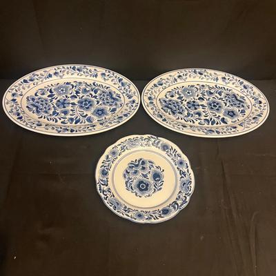 Blue & White Floral Design Dishes (K-MG)